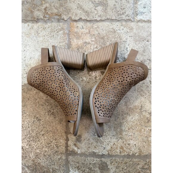 Jbu By Jambu Womens Peep-Toe Brown Cutout Sandals With Chunky Heels - Picture 3 of 9